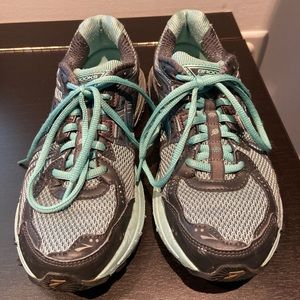 Brooks ASR sneakers